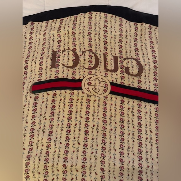 GUCCI SCARF - Picture 6 of 10